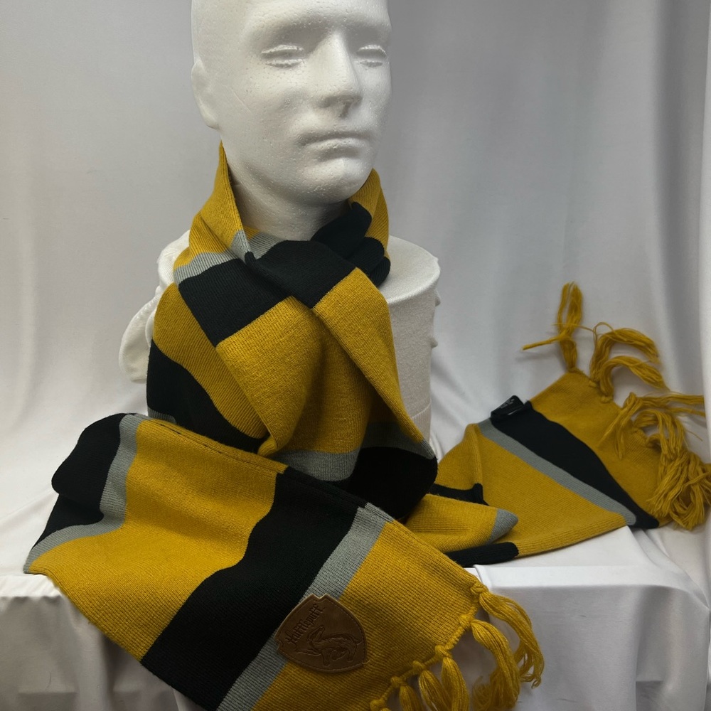 Harry Potter Hufflepuff Scarf 8”x90” with leather badge